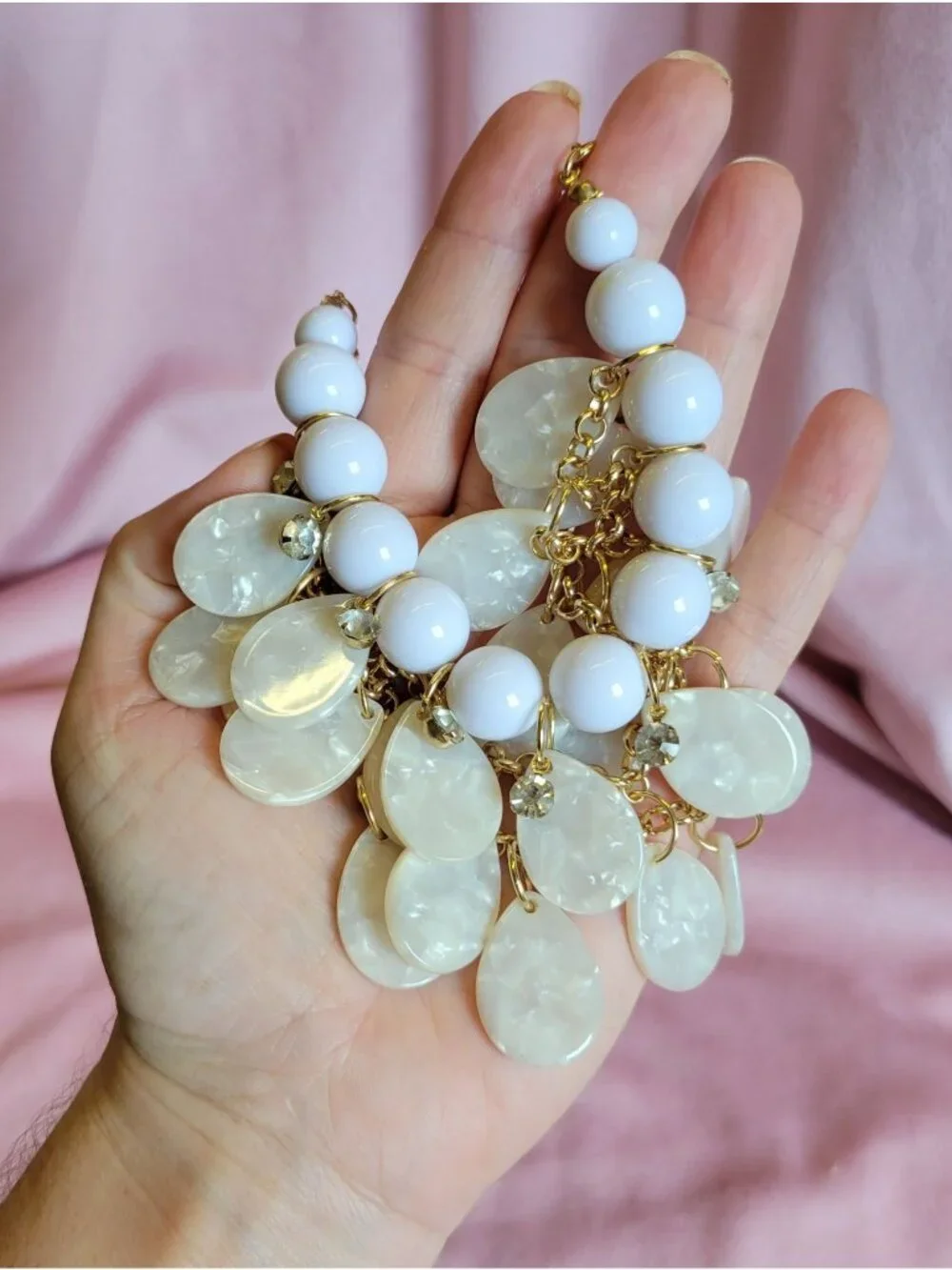 Gold Tone Chain White Beaded Bib style teardrop dangle Costume Necklace N1F